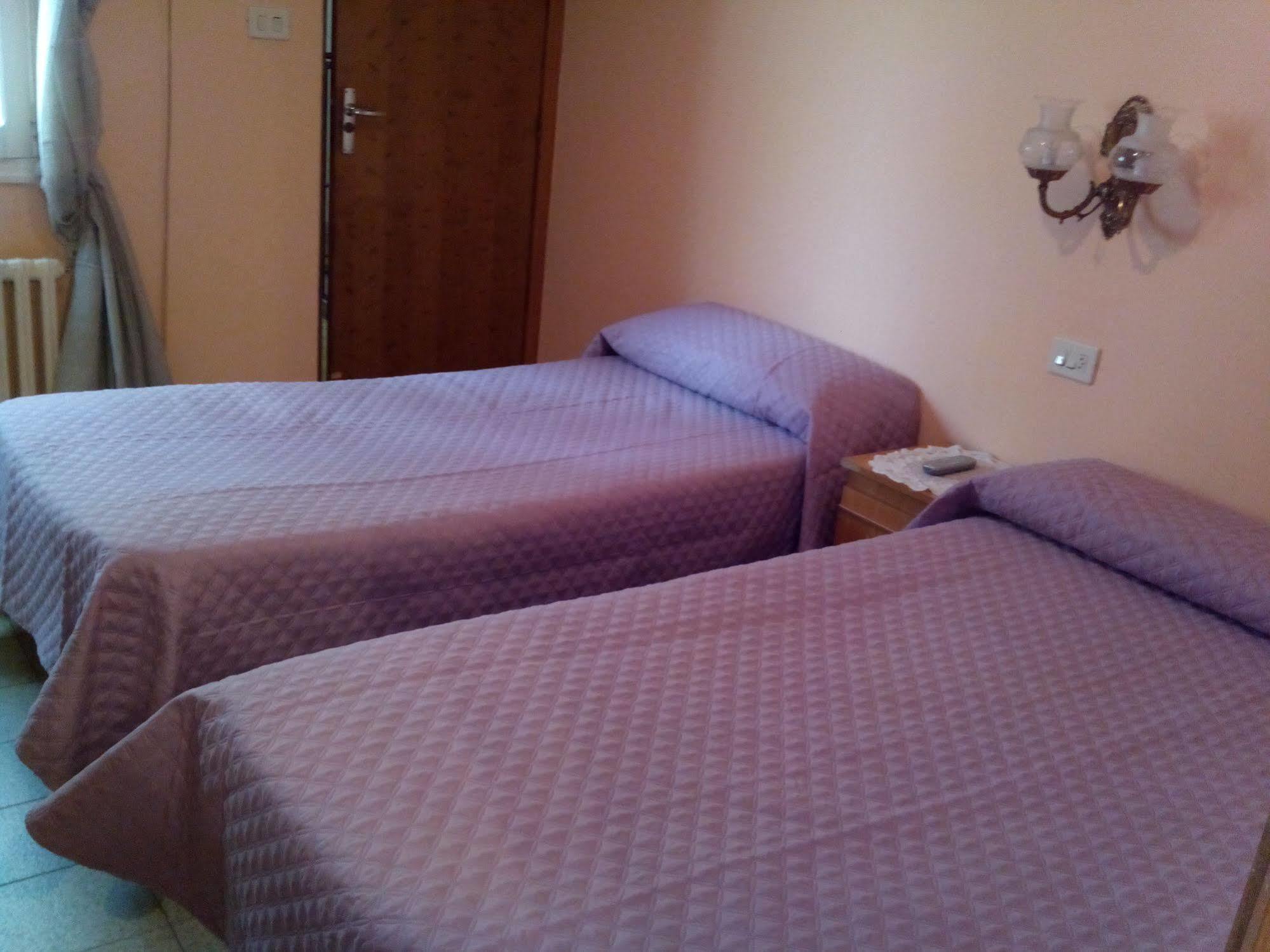 Pension Las Palmeras Lalín Extérieur photo